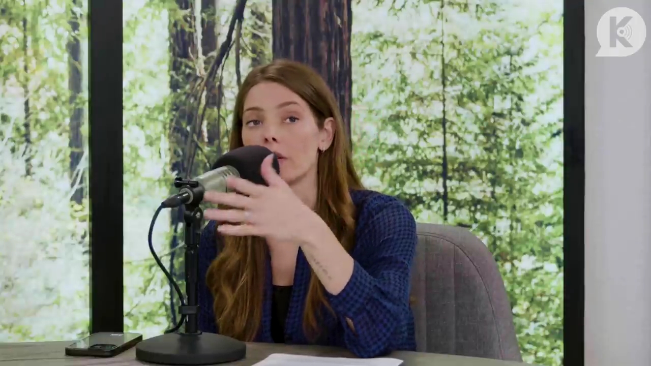 Ashley-Greene-dot-nl_TheTwilightEffectPostcast-Aflevering9NewMoonRewatchPart3of3-1430.jpg Ashley-Greene-dot-nl_TheTwilightEffectPostcast-Aflevering9NewMoonRewatchPart3of3-1430.jpg