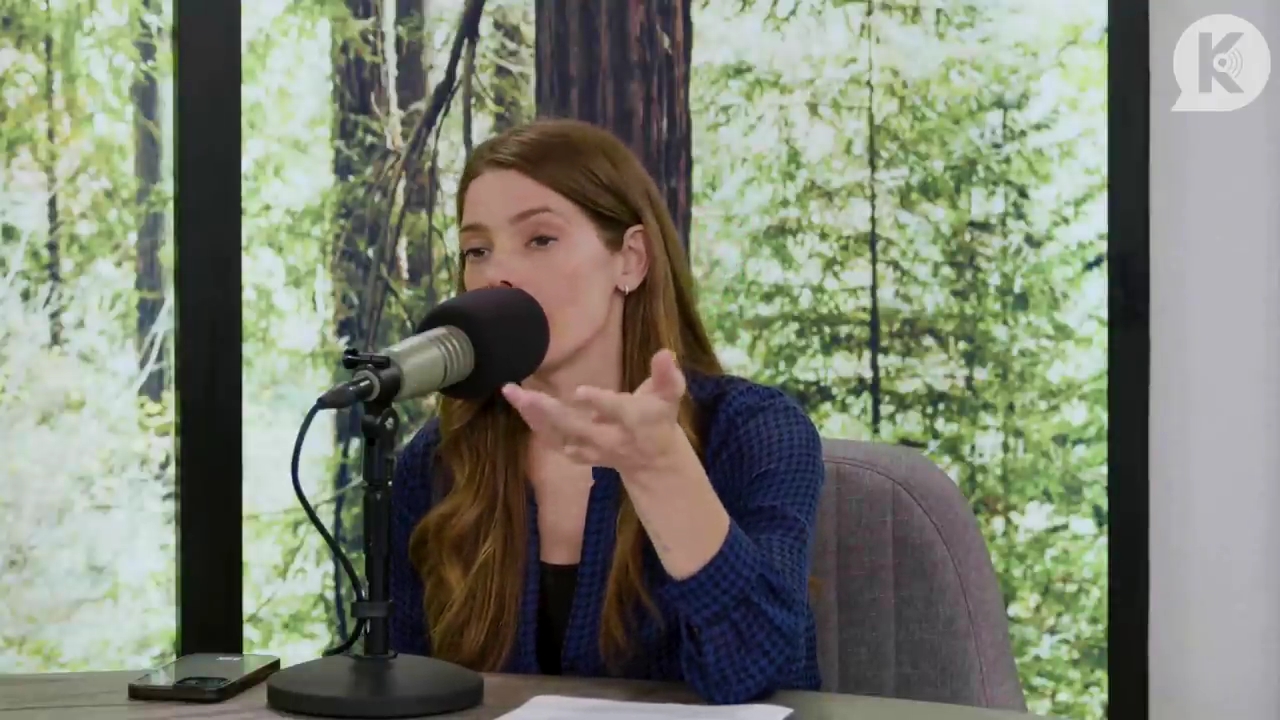 Ashley-Greene-dot-nl_TheTwilightEffectPostcast-Aflevering9NewMoonRewatchPart3of3-1433.jpg Ashley-Greene-dot-nl_TheTwilightEffectPostcast-Aflevering9NewMoonRewatchPart3of3-1433.jpg