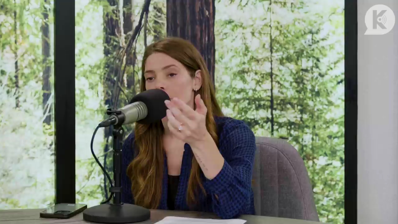 Ashley-Greene-dot-nl_TheTwilightEffectPostcast-Aflevering9NewMoonRewatchPart3of3-1434.jpg Ashley-Greene-dot-nl_TheTwilightEffectPostcast-Aflevering9NewMoonRewatchPart3of3-1434.jpg