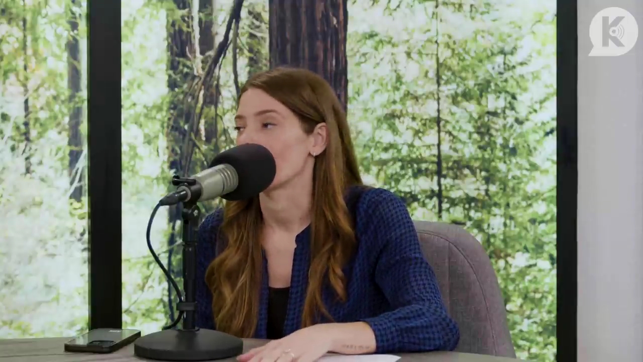 Ashley-Greene-dot-nl_TheTwilightEffectPostcast-Aflevering9NewMoonRewatchPart3of3-1438.jpg Ashley-Greene-dot-nl_TheTwilightEffectPostcast-Aflevering9NewMoonRewatchPart3of3-1438.jpg