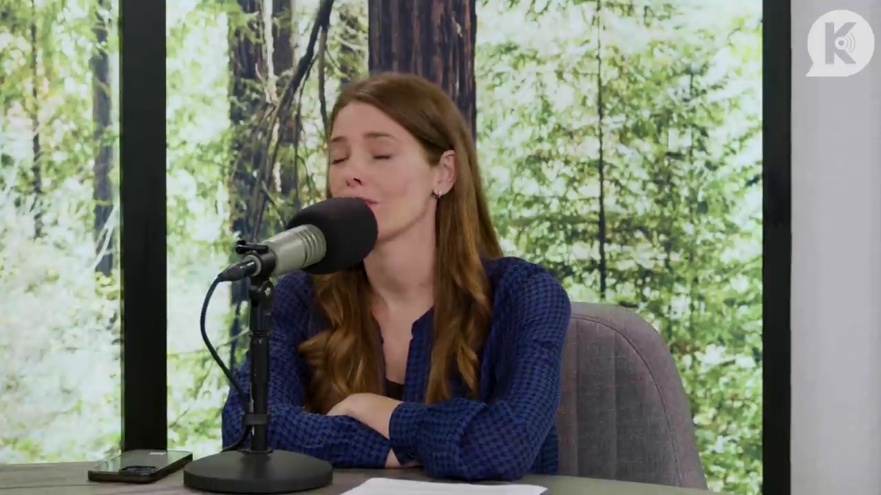 Ashley-Greene-dot-nl_TheTwilightEffectPostcast-Aflevering9NewMoonRewatchPart3of3-1463.jpg Ashley-Greene-dot-nl_TheTwilightEffectPostcast-Aflevering9NewMoonRewatchPart3of3-1463.jpg