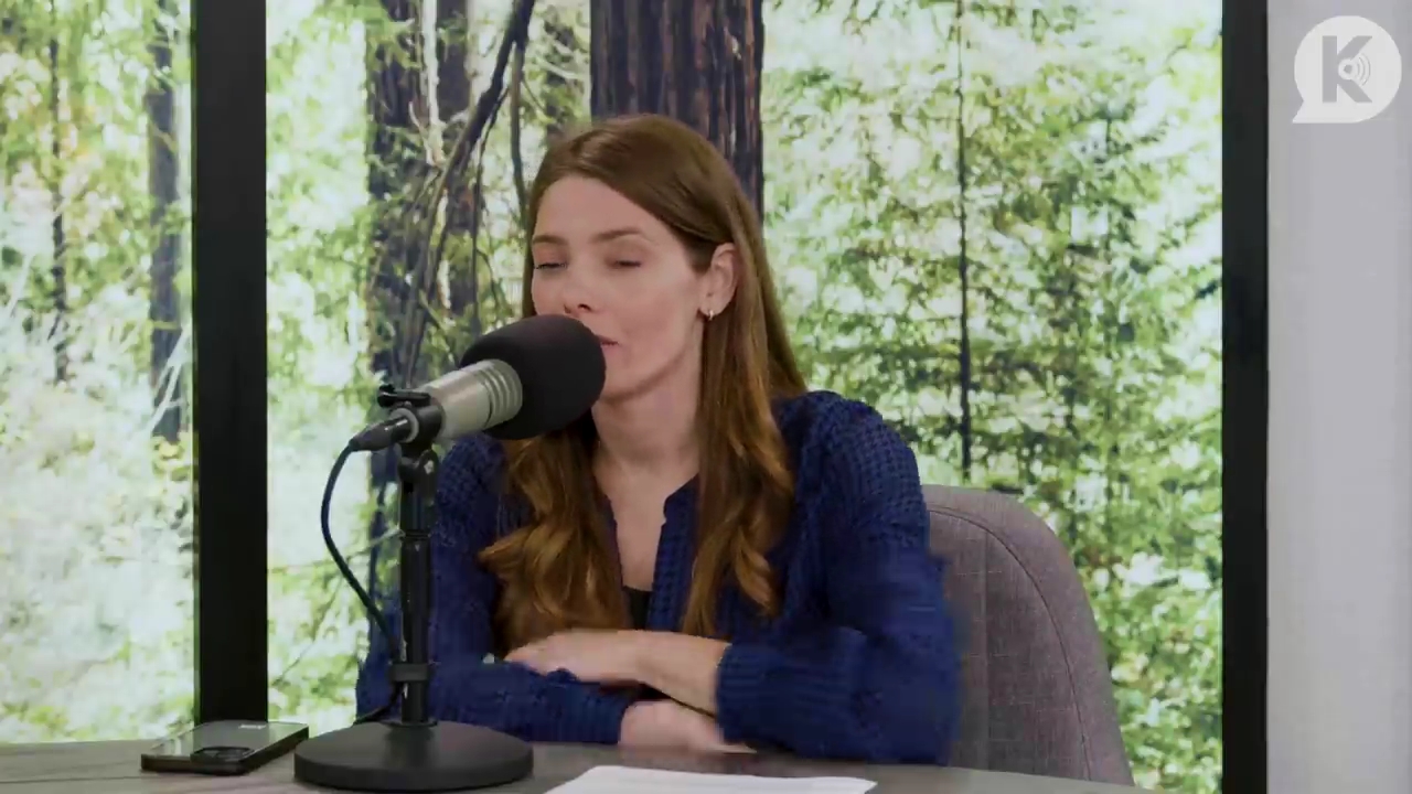 Ashley-Greene-dot-nl_TheTwilightEffectPostcast-Aflevering9NewMoonRewatchPart3of3-1470.jpg Ashley-Greene-dot-nl_TheTwilightEffectPostcast-Aflevering9NewMoonRewatchPart3of3-1470.jpg