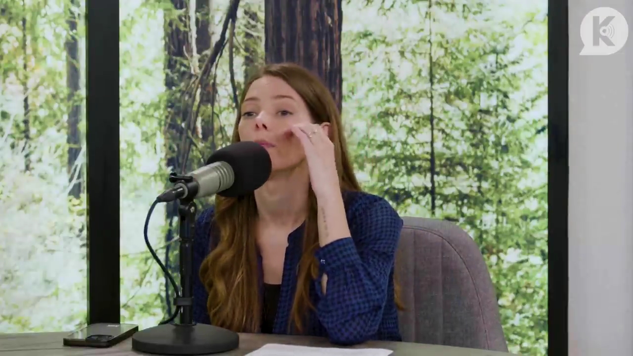 Ashley-Greene-dot-nl_TheTwilightEffectPostcast-Aflevering9NewMoonRewatchPart3of3-1473.jpg Ashley-Greene-dot-nl_TheTwilightEffectPostcast-Aflevering9NewMoonRewatchPart3of3-1473.jpg