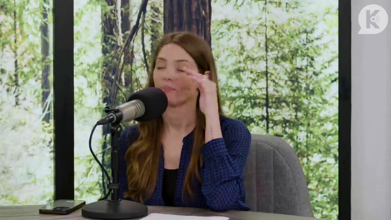 Ashley-Greene-dot-nl_TheTwilightEffectPostcast-Aflevering9NewMoonRewatchPart3of3-1510.jpg Ashley-Greene-dot-nl_TheTwilightEffectPostcast-Aflevering9NewMoonRewatchPart3of3-1510.jpg