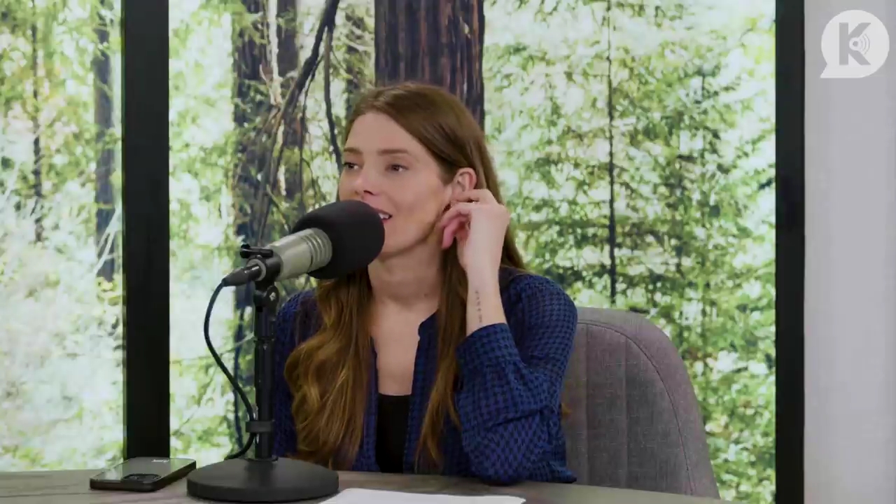 Ashley-Greene-dot-nl_TheTwilightEffectPostcast-Aflevering9NewMoonRewatchPart3of3-1517.jpg Ashley-Greene-dot-nl_TheTwilightEffectPostcast-Aflevering9NewMoonRewatchPart3of3-1517.jpg