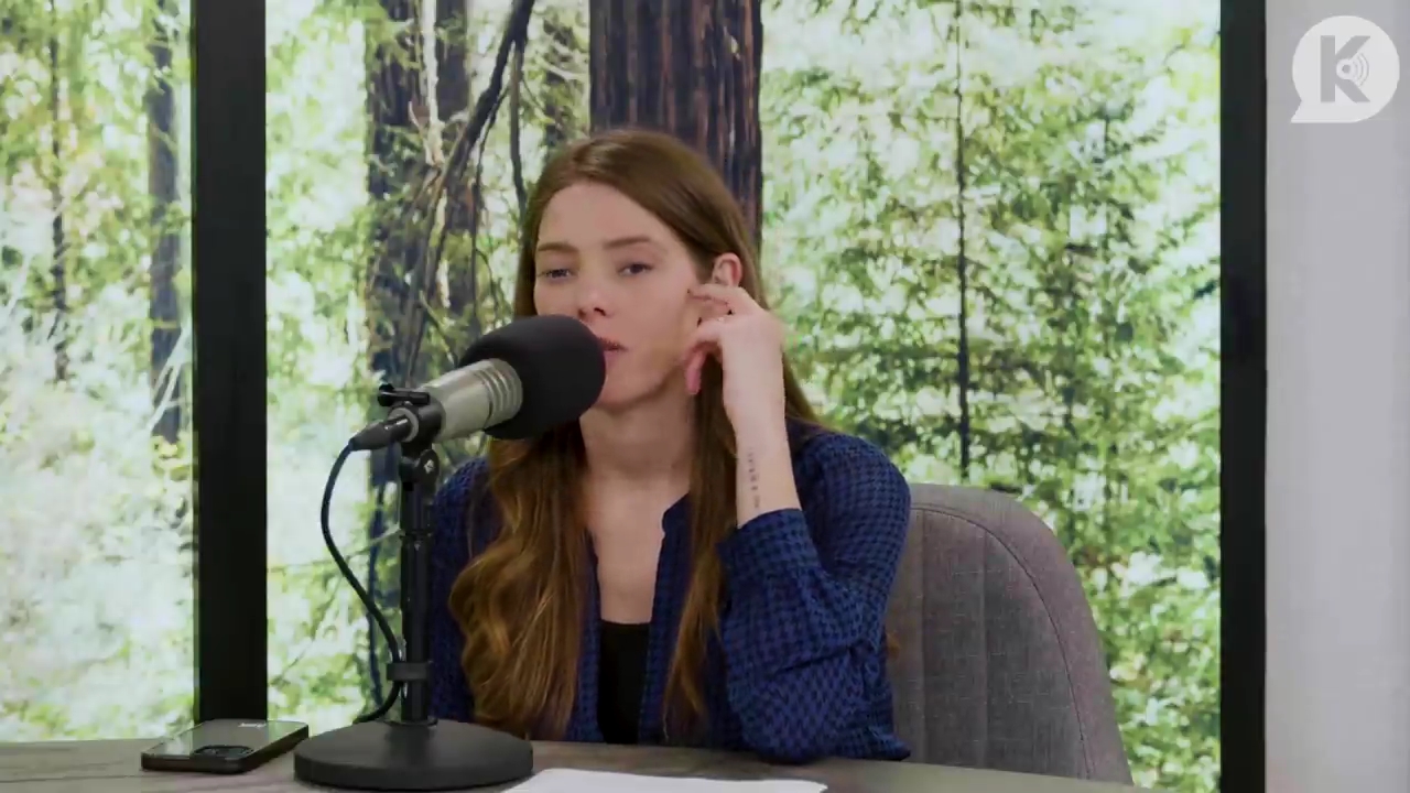 Ashley-Greene-dot-nl_TheTwilightEffectPostcast-Aflevering9NewMoonRewatchPart3of3-1519.jpg Ashley-Greene-dot-nl_TheTwilightEffectPostcast-Aflevering9NewMoonRewatchPart3of3-1519.jpg