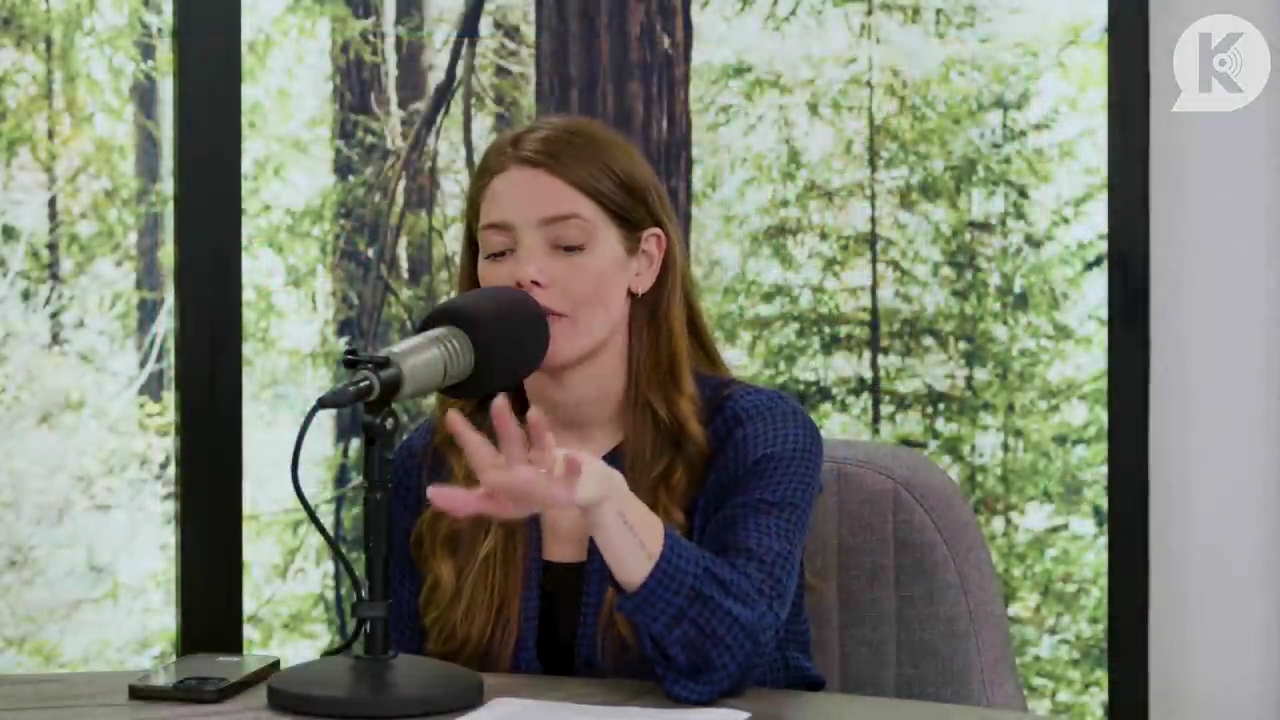 Ashley-Greene-dot-nl_TheTwilightEffectPostcast-Aflevering9NewMoonRewatchPart3of3-1525.jpg Ashley-Greene-dot-nl_TheTwilightEffectPostcast-Aflevering9NewMoonRewatchPart3of3-1525.jpg