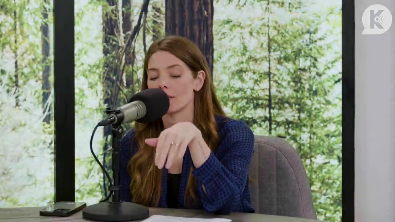 Ashley-Greene-dot-nl_TheTwilightEffectPostcast-Aflevering9NewMoonRewatchPart3of3-1526.jpg Ashley-Greene-dot-nl_TheTwilightEffectPostcast-Aflevering9NewMoonRewatchPart3of3-1526.jpg