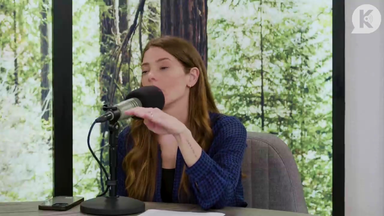 Ashley-Greene-dot-nl_TheTwilightEffectPostcast-Aflevering9NewMoonRewatchPart3of3-1528.jpg Ashley-Greene-dot-nl_TheTwilightEffectPostcast-Aflevering9NewMoonRewatchPart3of3-1528.jpg