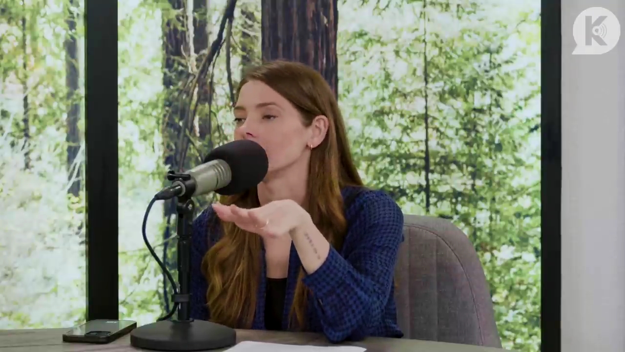 Ashley-Greene-dot-nl_TheTwilightEffectPostcast-Aflevering9NewMoonRewatchPart3of3-1530.jpg Ashley-Greene-dot-nl_TheTwilightEffectPostcast-Aflevering9NewMoonRewatchPart3of3-1530.jpg