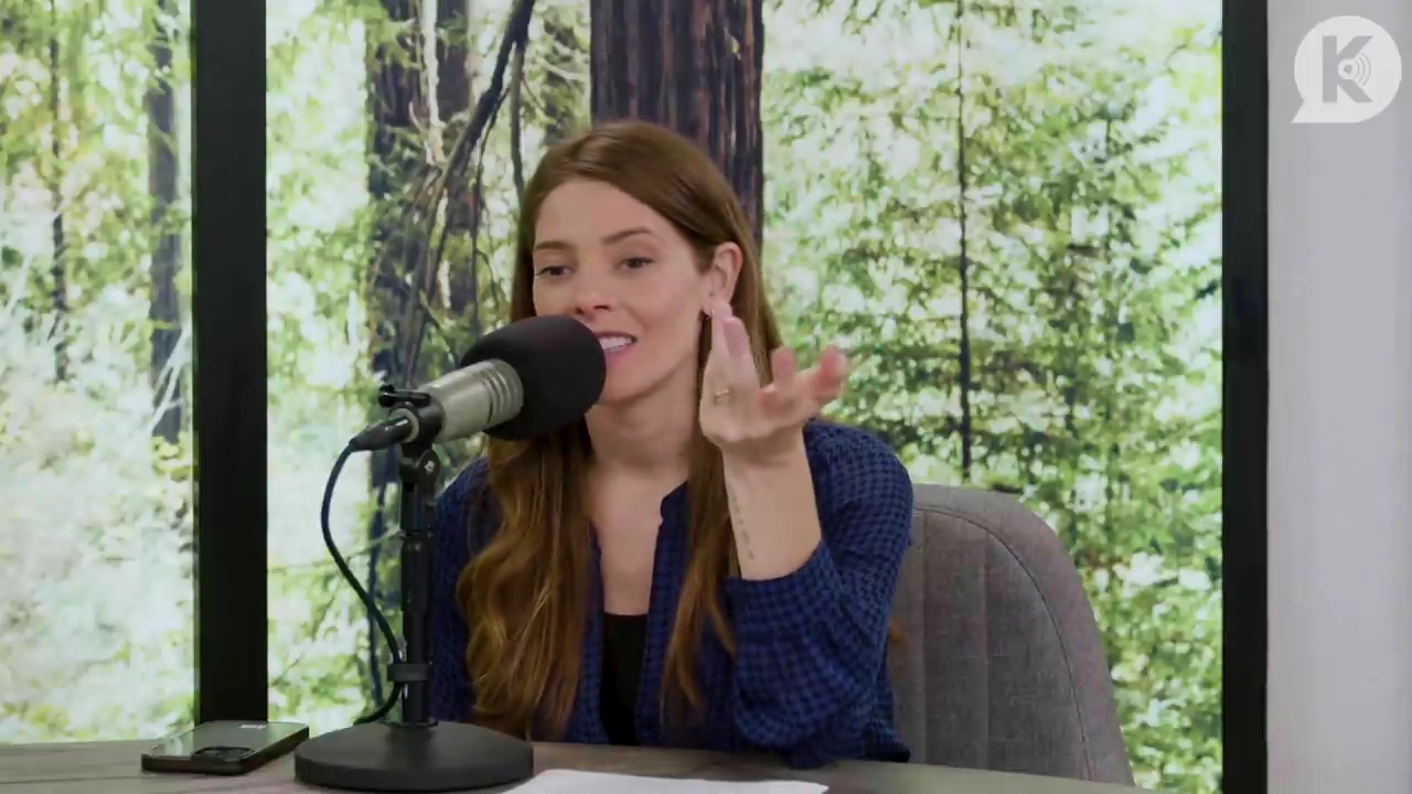 Ashley-Greene-dot-nl_TheTwilightEffectPostcast-Aflevering9NewMoonRewatchPart3of3-1534.jpg Ashley-Greene-dot-nl_TheTwilightEffectPostcast-Aflevering9NewMoonRewatchPart3of3-1534.jpg