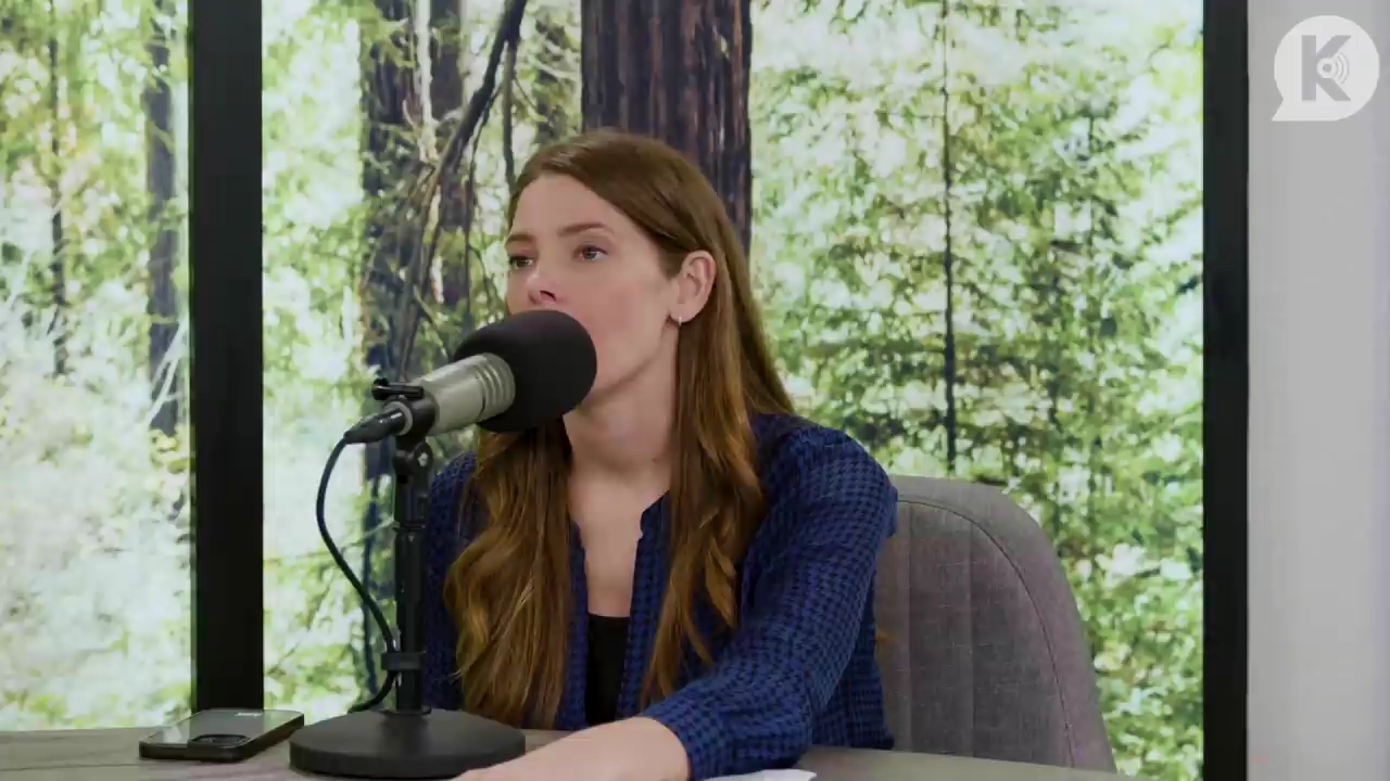 Ashley-Greene-dot-nl_TheTwilightEffectPostcast-Aflevering9NewMoonRewatchPart3of3-1555.jpg Ashley-Greene-dot-nl_TheTwilightEffectPostcast-Aflevering9NewMoonRewatchPart3of3-1555.jpg