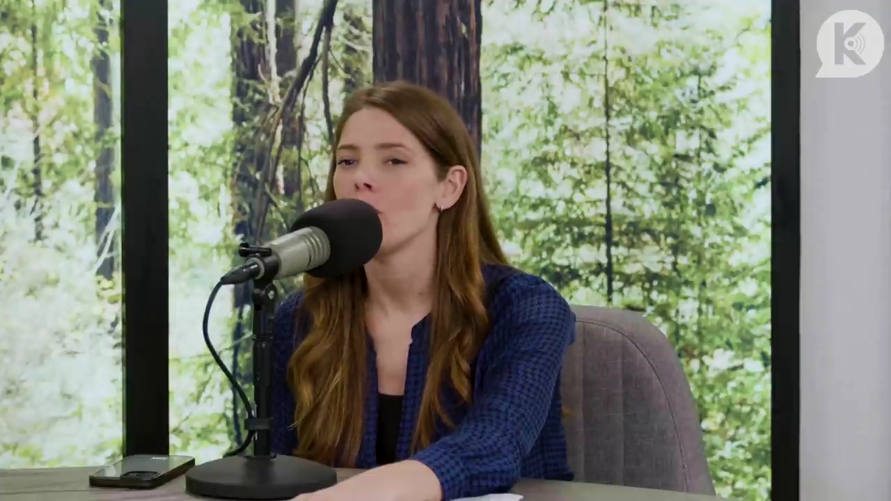 Ashley-Greene-dot-nl_TheTwilightEffectPostcast-Aflevering9NewMoonRewatchPart3of3-1556.jpg Ashley-Greene-dot-nl_TheTwilightEffectPostcast-Aflevering9NewMoonRewatchPart3of3-1556.jpg