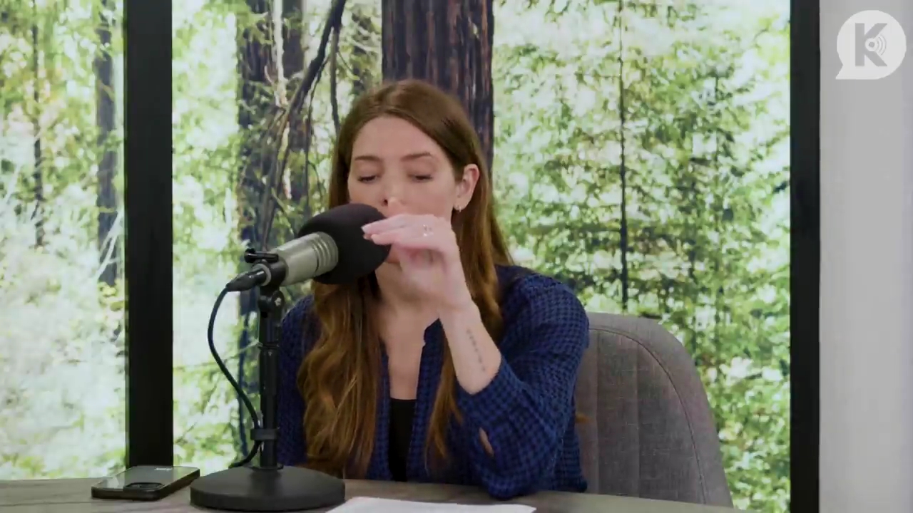 Ashley-Greene-dot-nl_TheTwilightEffectPostcast-Aflevering9NewMoonRewatchPart3of3-1558.jpg Ashley-Greene-dot-nl_TheTwilightEffectPostcast-Aflevering9NewMoonRewatchPart3of3-1558.jpg