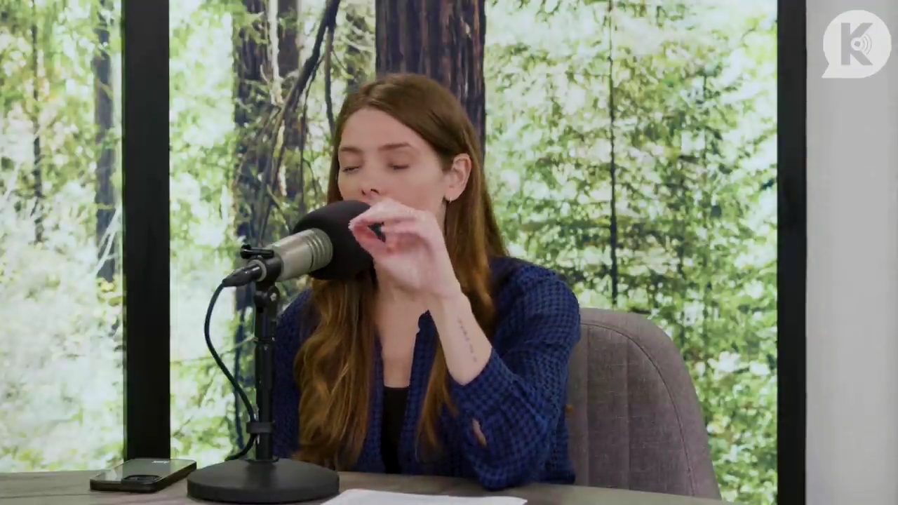 Ashley-Greene-dot-nl_TheTwilightEffectPostcast-Aflevering9NewMoonRewatchPart3of3-1560.jpg Ashley-Greene-dot-nl_TheTwilightEffectPostcast-Aflevering9NewMoonRewatchPart3of3-1560.jpg