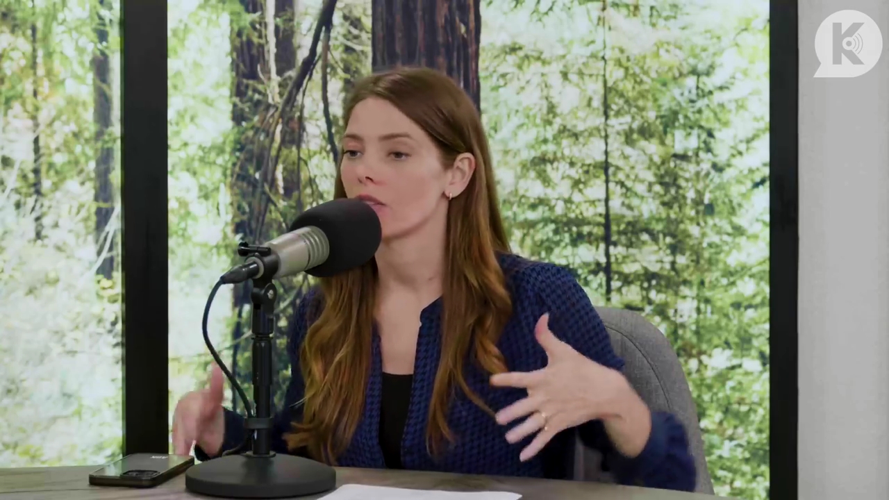 Ashley-Greene-dot-nl_TheTwilightEffectPostcast-Aflevering9NewMoonRewatchPart3of3-1563.jpg Ashley-Greene-dot-nl_TheTwilightEffectPostcast-Aflevering9NewMoonRewatchPart3of3-1563.jpg