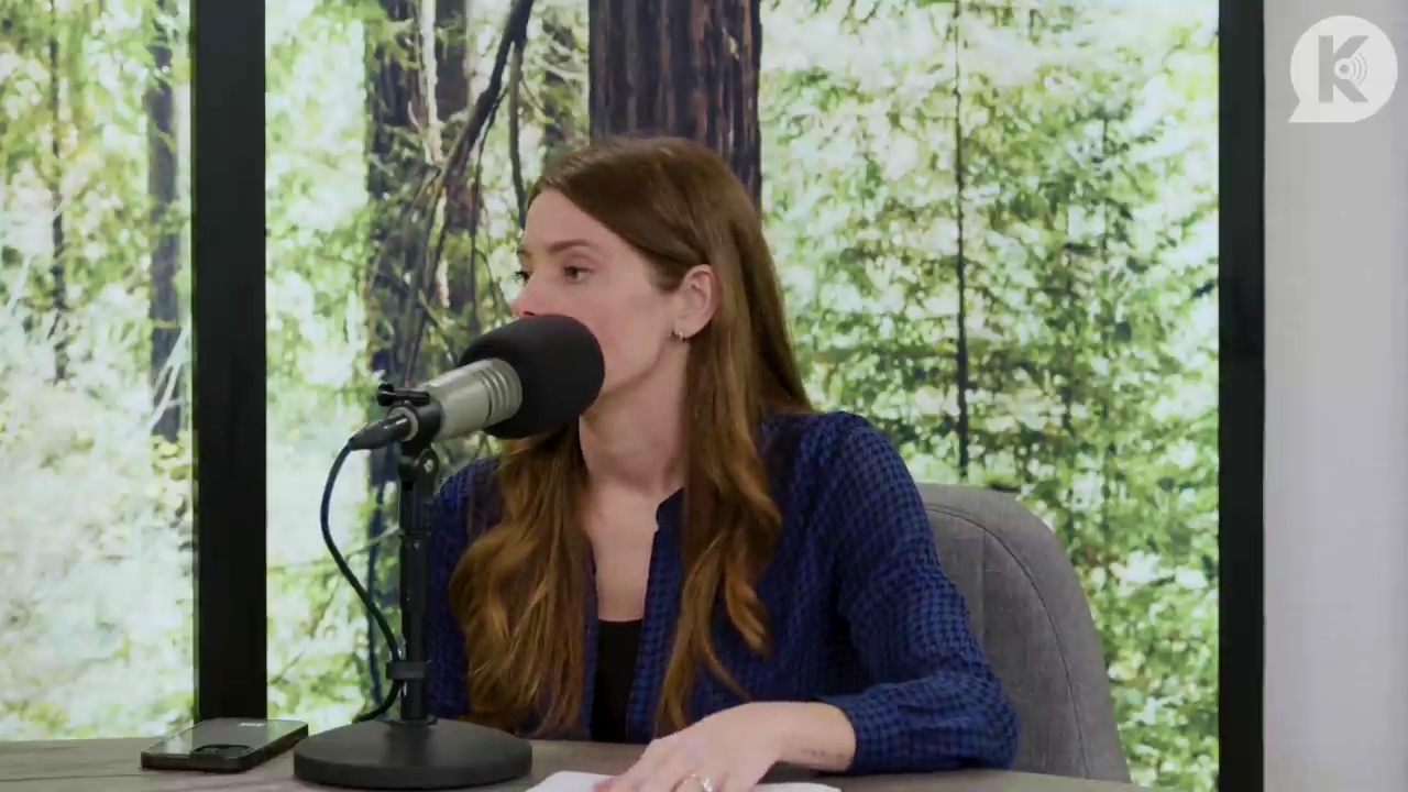 Ashley-Greene-dot-nl_TheTwilightEffectPostcast-Aflevering9NewMoonRewatchPart3of3-1579.jpg Ashley-Greene-dot-nl_TheTwilightEffectPostcast-Aflevering9NewMoonRewatchPart3of3-1579.jpg