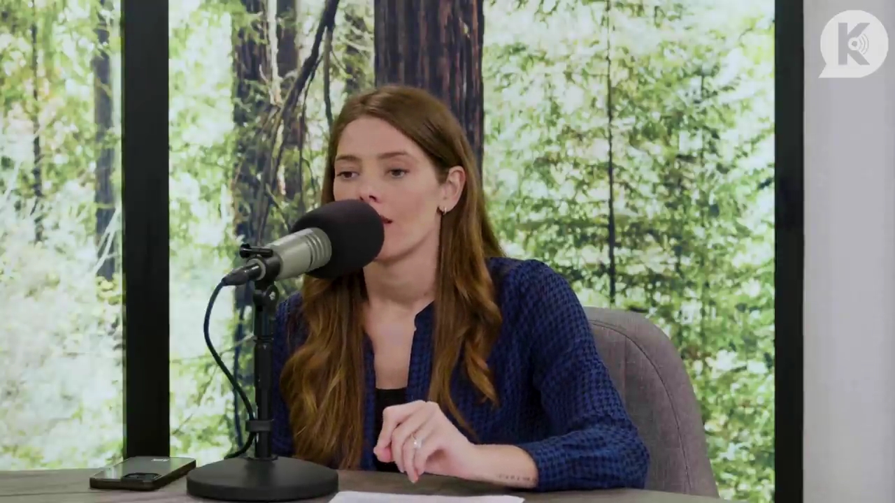 Ashley-Greene-dot-nl_TheTwilightEffectPostcast-Aflevering9NewMoonRewatchPart3of3-1584.jpg Ashley-Greene-dot-nl_TheTwilightEffectPostcast-Aflevering9NewMoonRewatchPart3of3-1584.jpg