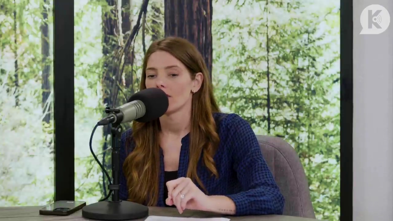 Ashley-Greene-dot-nl_TheTwilightEffectPostcast-Aflevering9NewMoonRewatchPart3of3-1585.jpg Ashley-Greene-dot-nl_TheTwilightEffectPostcast-Aflevering9NewMoonRewatchPart3of3-1585.jpg