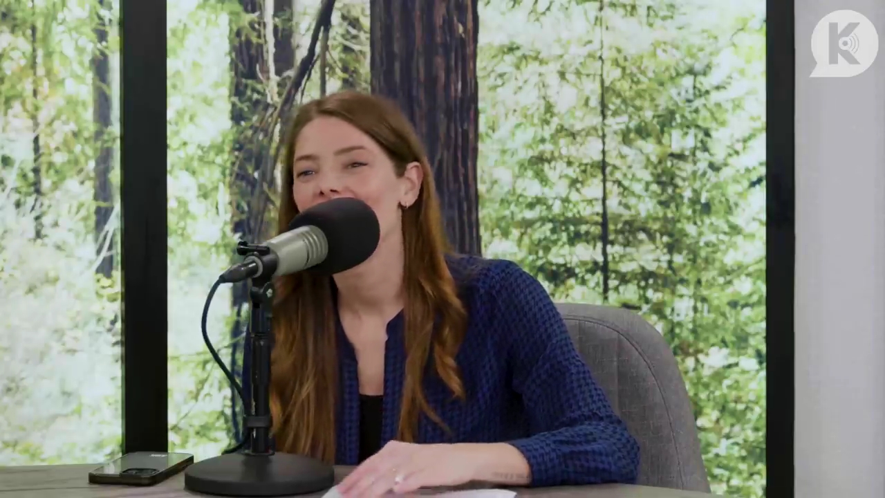 Ashley-Greene-dot-nl_TheTwilightEffectPostcast-Aflevering9NewMoonRewatchPart3of3-1591.jpg Ashley-Greene-dot-nl_TheTwilightEffectPostcast-Aflevering9NewMoonRewatchPart3of3-1591.jpg