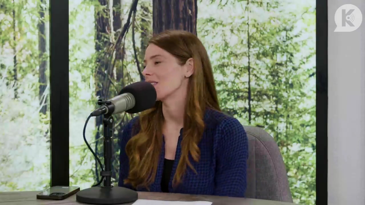 Ashley-Greene-dot-nl_TheTwilightEffectPostcast-Aflevering9NewMoonRewatchPart3of3-1594.jpg Ashley-Greene-dot-nl_TheTwilightEffectPostcast-Aflevering9NewMoonRewatchPart3of3-1594.jpg