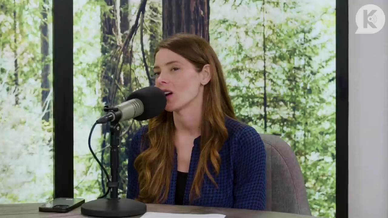 Ashley-Greene-dot-nl_TheTwilightEffectPostcast-Aflevering9NewMoonRewatchPart3of3-1596.jpg Ashley-Greene-dot-nl_TheTwilightEffectPostcast-Aflevering9NewMoonRewatchPart3of3-1596.jpg