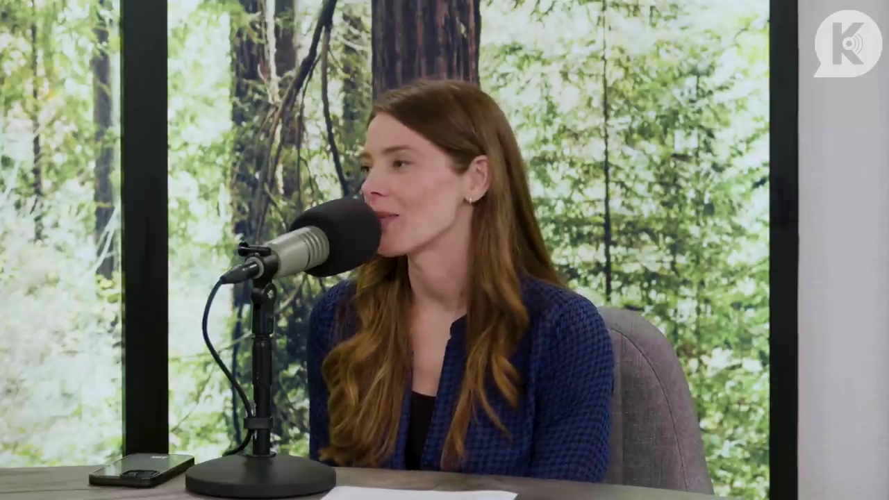 Ashley-Greene-dot-nl_TheTwilightEffectPostcast-Aflevering9NewMoonRewatchPart3of3-1606.jpg Ashley-Greene-dot-nl_TheTwilightEffectPostcast-Aflevering9NewMoonRewatchPart3of3-1606.jpg