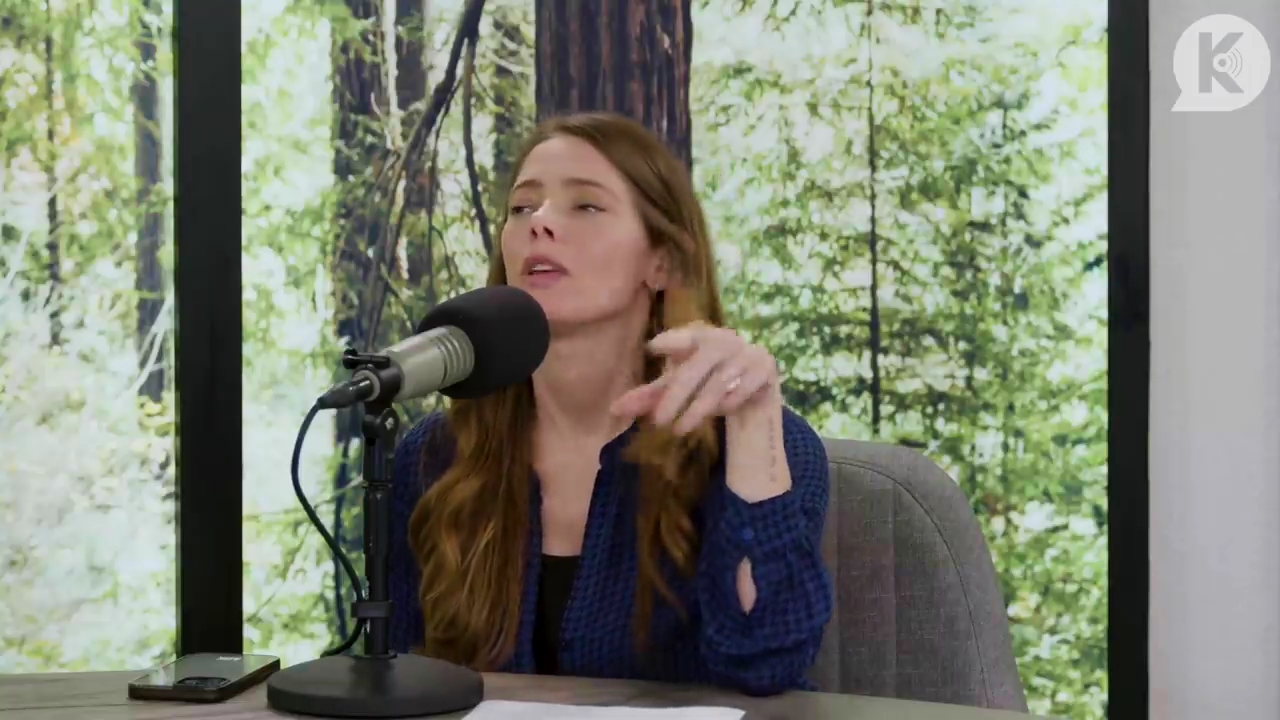 Ashley-Greene-dot-nl_TheTwilightEffectPostcast-Aflevering9NewMoonRewatchPart3of3-1617.jpg Ashley-Greene-dot-nl_TheTwilightEffectPostcast-Aflevering9NewMoonRewatchPart3of3-1617.jpg