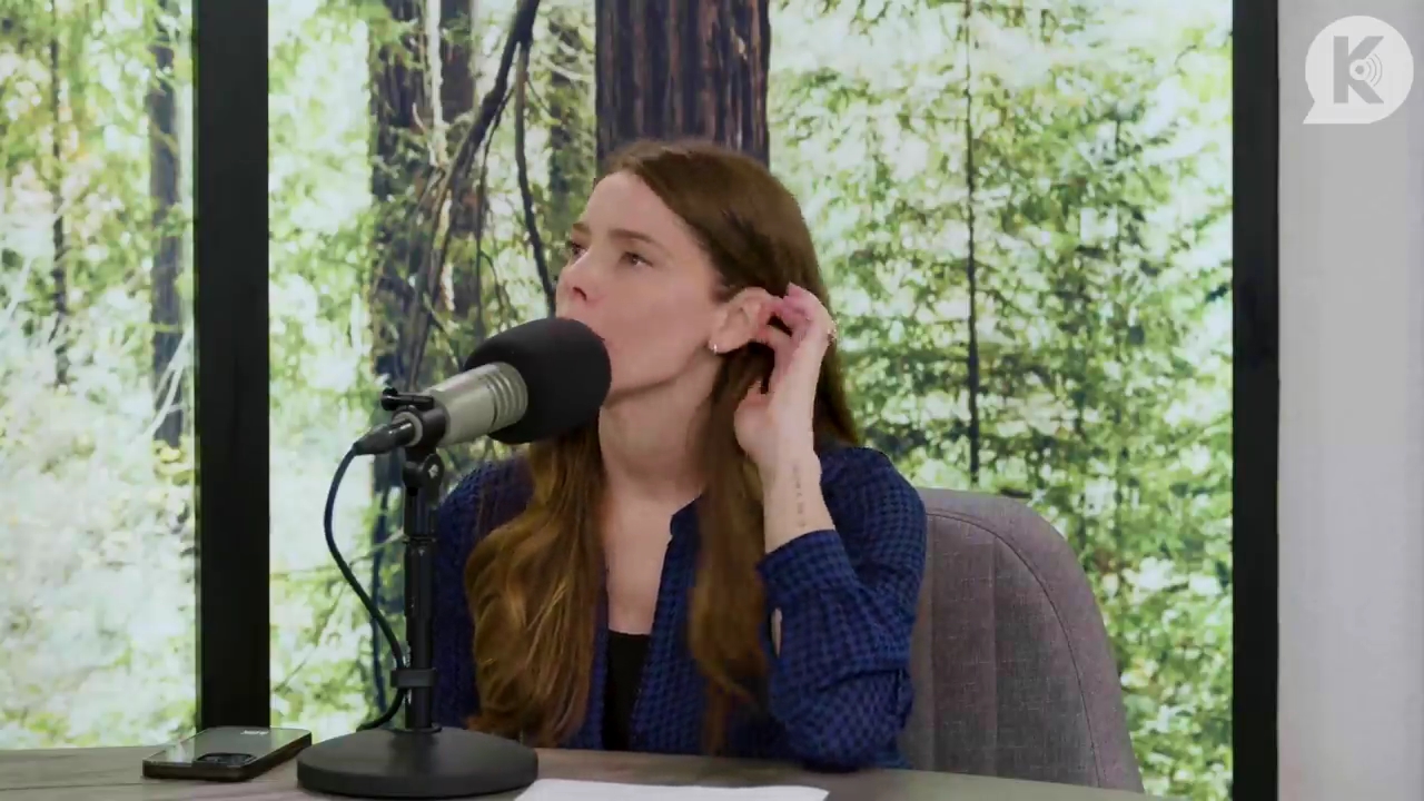 Ashley-Greene-dot-nl_TheTwilightEffectPostcast-Aflevering9NewMoonRewatchPart3of3-1618.jpg Ashley-Greene-dot-nl_TheTwilightEffectPostcast-Aflevering9NewMoonRewatchPart3of3-1618.jpg