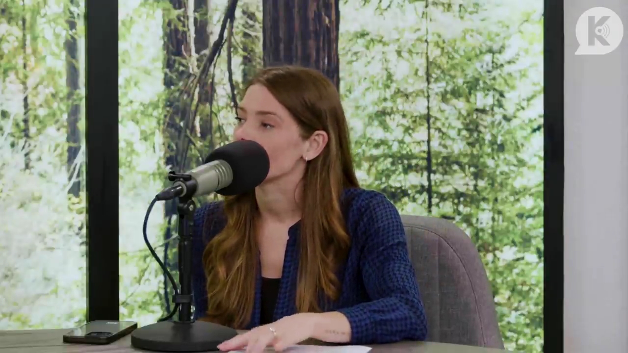 Ashley-Greene-dot-nl_TheTwilightEffectPostcast-Aflevering9NewMoonRewatchPart3of3-1637.jpg Ashley-Greene-dot-nl_TheTwilightEffectPostcast-Aflevering9NewMoonRewatchPart3of3-1637.jpg