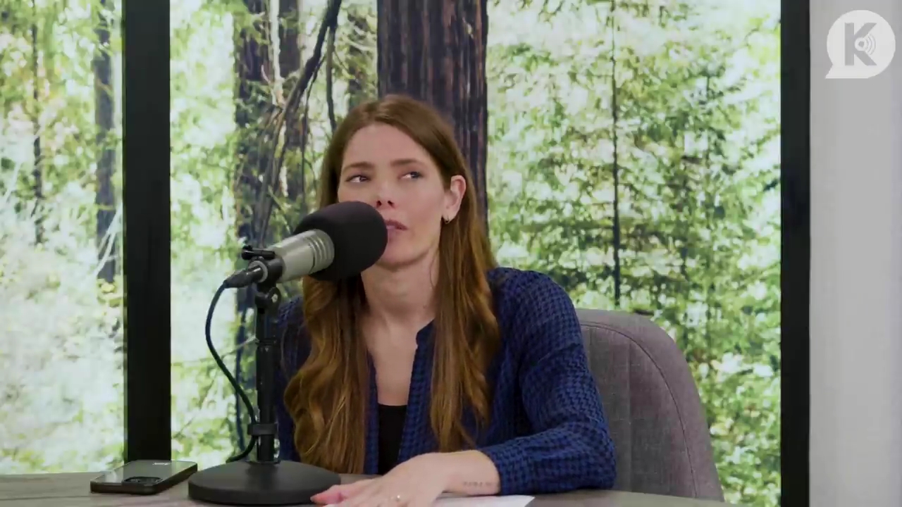 Ashley-Greene-dot-nl_TheTwilightEffectPostcast-Aflevering9NewMoonRewatchPart3of3-1641.jpg Ashley-Greene-dot-nl_TheTwilightEffectPostcast-Aflevering9NewMoonRewatchPart3of3-1641.jpg