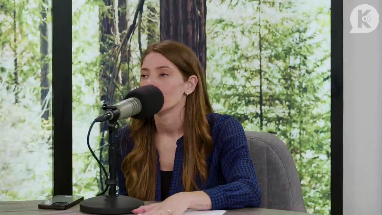 Ashley-Greene-dot-nl_TheTwilightEffectPostcast-Aflevering9NewMoonRewatchPart3of3-1642.jpg Ashley-Greene-dot-nl_TheTwilightEffectPostcast-Aflevering9NewMoonRewatchPart3of3-1642.jpg