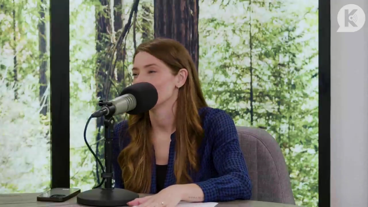 Ashley-Greene-dot-nl_TheTwilightEffectPostcast-Aflevering9NewMoonRewatchPart3of3-1643.jpg Ashley-Greene-dot-nl_TheTwilightEffectPostcast-Aflevering9NewMoonRewatchPart3of3-1643.jpg