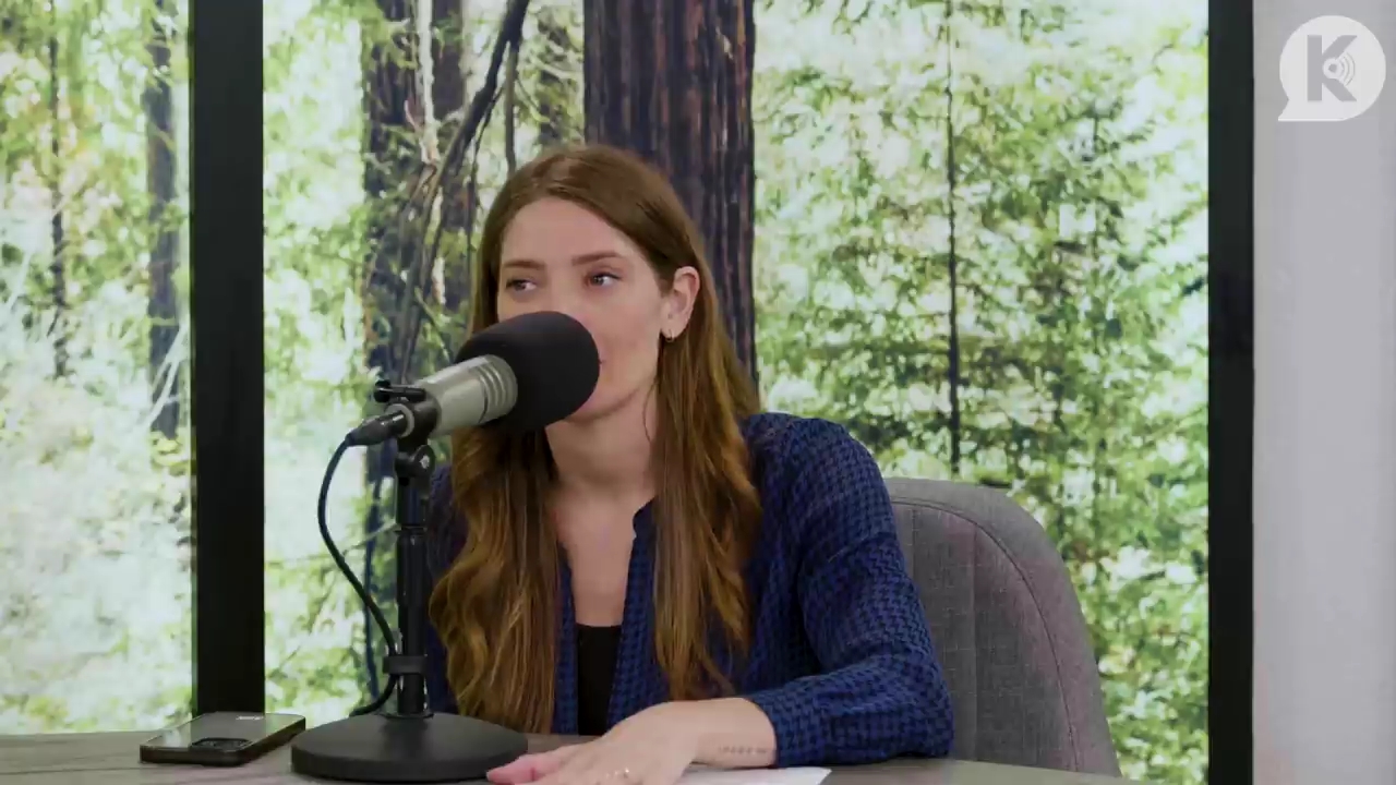 Ashley-Greene-dot-nl_TheTwilightEffectPostcast-Aflevering9NewMoonRewatchPart3of3-1652.jpg Ashley-Greene-dot-nl_TheTwilightEffectPostcast-Aflevering9NewMoonRewatchPart3of3-1652.jpg