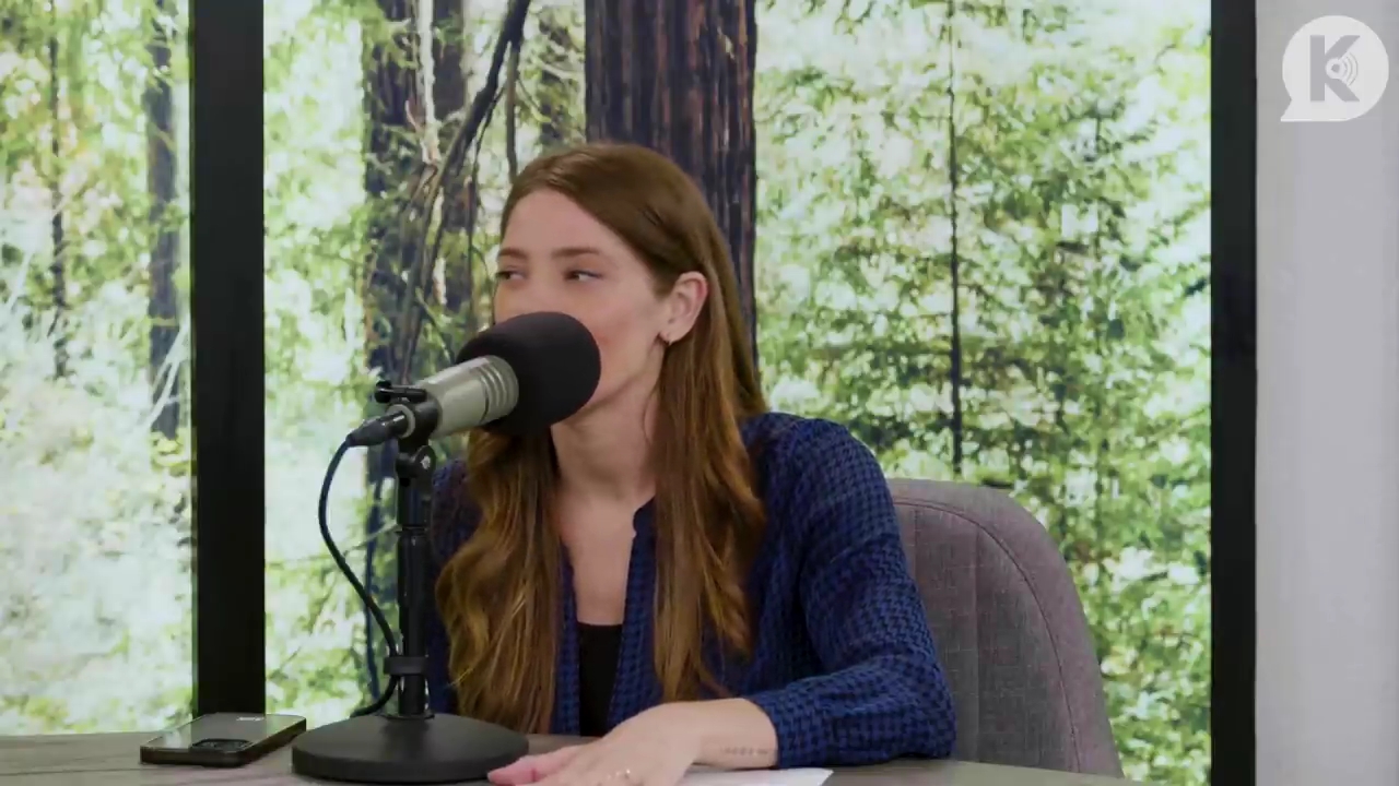 Ashley-Greene-dot-nl_TheTwilightEffectPostcast-Aflevering9NewMoonRewatchPart3of3-1655.jpg Ashley-Greene-dot-nl_TheTwilightEffectPostcast-Aflevering9NewMoonRewatchPart3of3-1655.jpg