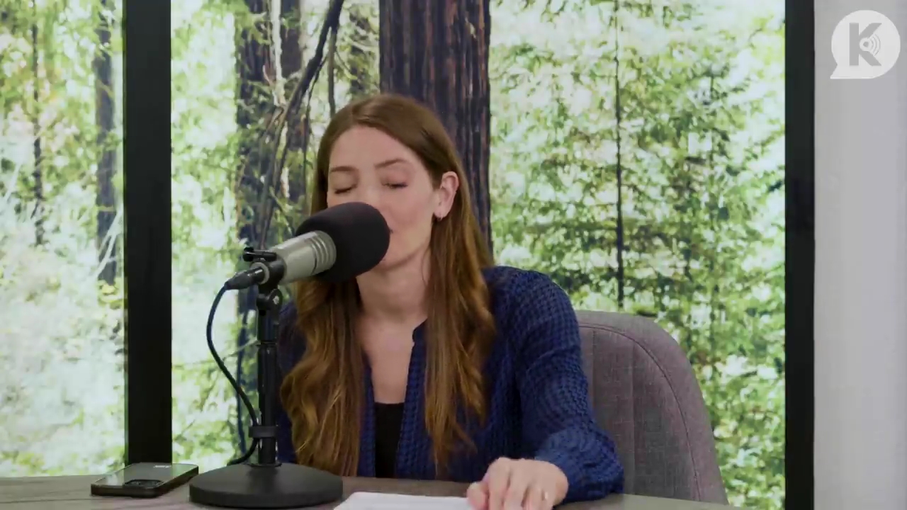 Ashley-Greene-dot-nl_TheTwilightEffectPostcast-Aflevering9NewMoonRewatchPart3of3-1658.jpg Ashley-Greene-dot-nl_TheTwilightEffectPostcast-Aflevering9NewMoonRewatchPart3of3-1658.jpg