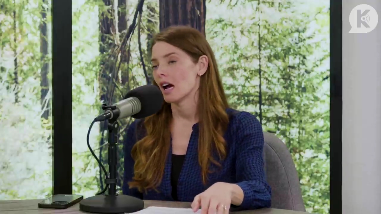 Ashley-Greene-dot-nl_TheTwilightEffectPostcast-Aflevering9NewMoonRewatchPart3of3-1660.jpg Ashley-Greene-dot-nl_TheTwilightEffectPostcast-Aflevering9NewMoonRewatchPart3of3-1660.jpg