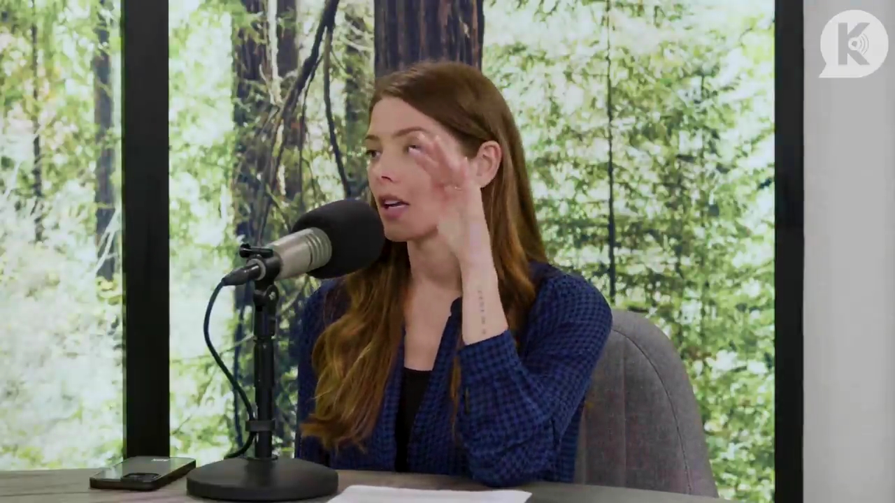 Ashley-Greene-dot-nl_TheTwilightEffectPostcast-Aflevering9NewMoonRewatchPart3of3-1662.jpg Ashley-Greene-dot-nl_TheTwilightEffectPostcast-Aflevering9NewMoonRewatchPart3of3-1662.jpg