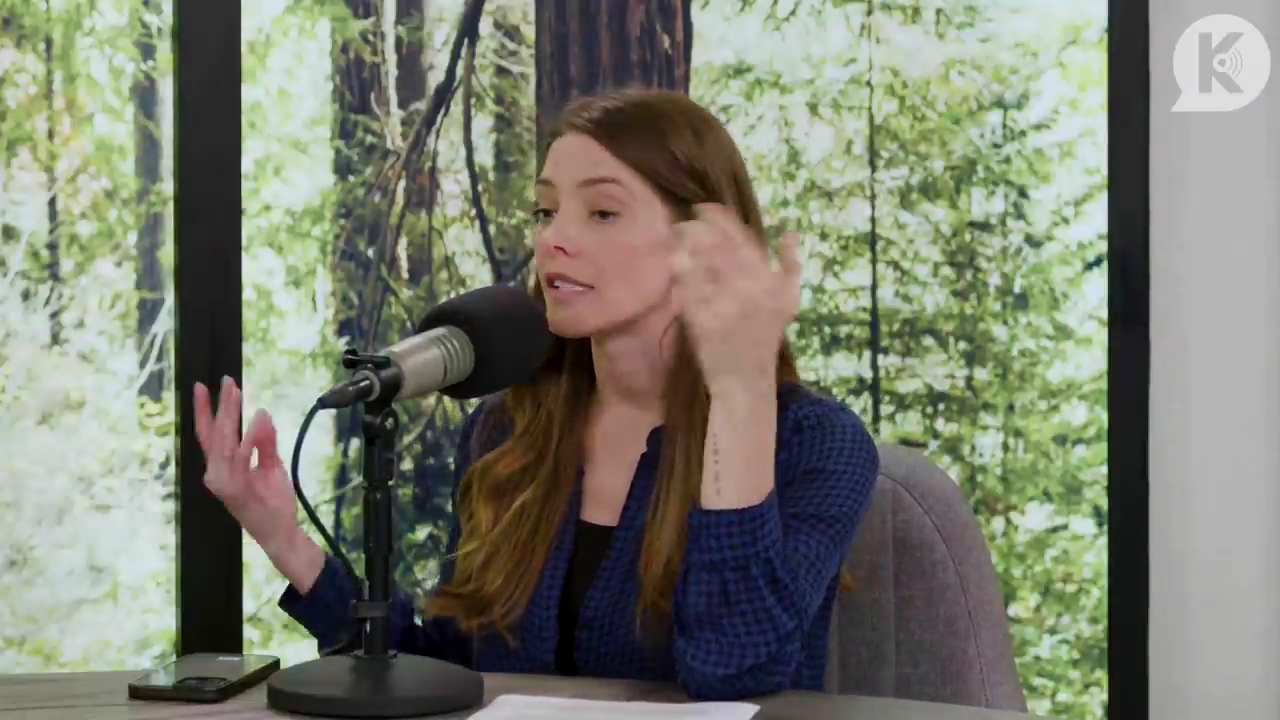 Ashley-Greene-dot-nl_TheTwilightEffectPostcast-Aflevering9NewMoonRewatchPart3of3-1663.jpg Ashley-Greene-dot-nl_TheTwilightEffectPostcast-Aflevering9NewMoonRewatchPart3of3-1663.jpg