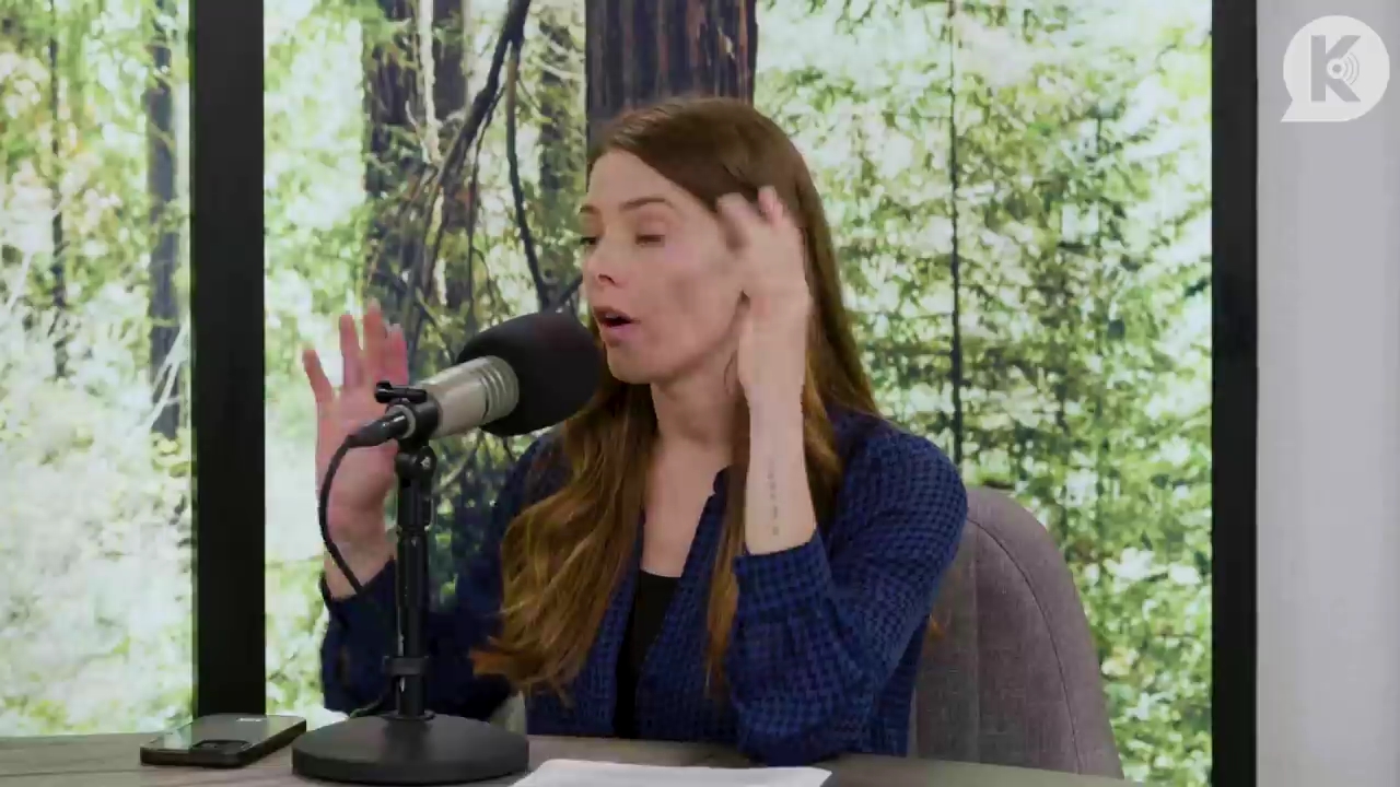 Ashley-Greene-dot-nl_TheTwilightEffectPostcast-Aflevering9NewMoonRewatchPart3of3-1664.jpg Ashley-Greene-dot-nl_TheTwilightEffectPostcast-Aflevering9NewMoonRewatchPart3of3-1664.jpg