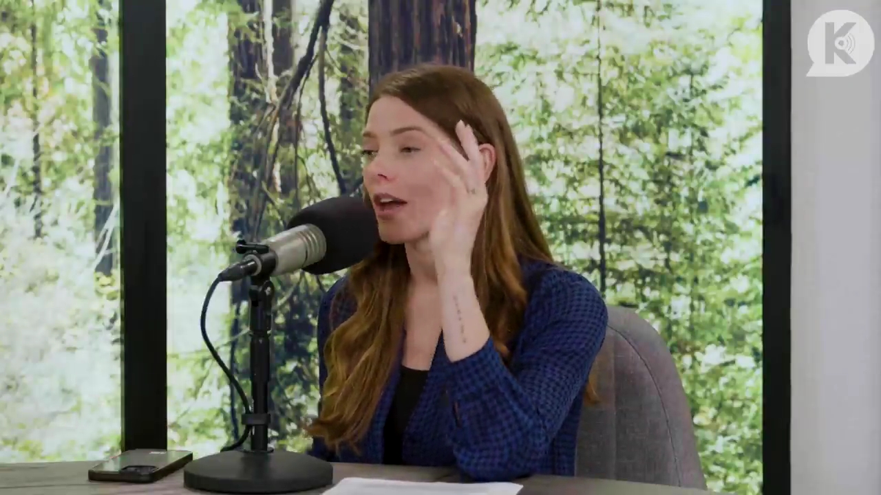 Ashley-Greene-dot-nl_TheTwilightEffectPostcast-Aflevering9NewMoonRewatchPart3of3-1670.jpg Ashley-Greene-dot-nl_TheTwilightEffectPostcast-Aflevering9NewMoonRewatchPart3of3-1670.jpg