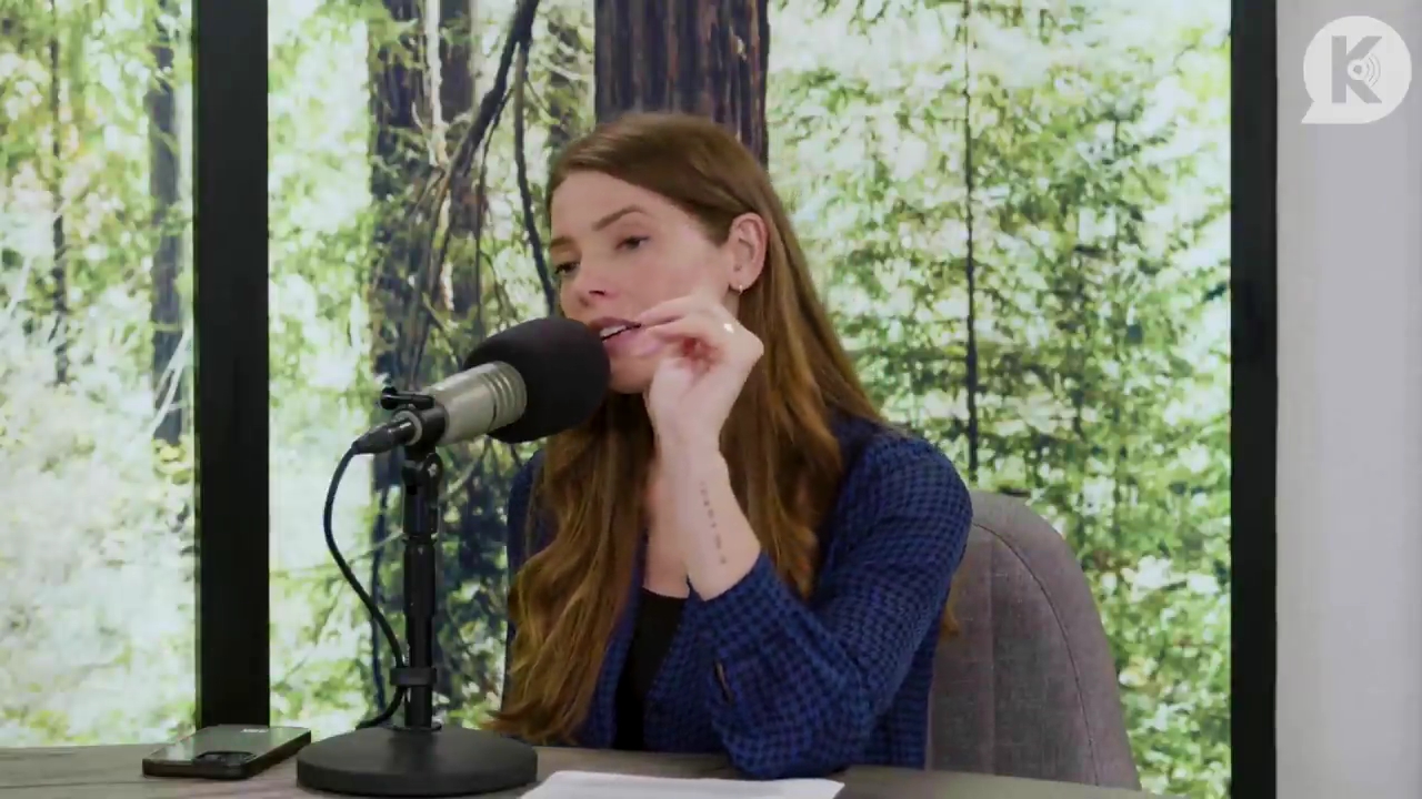 Ashley-Greene-dot-nl_TheTwilightEffectPostcast-Aflevering9NewMoonRewatchPart3of3-1671.jpg Ashley-Greene-dot-nl_TheTwilightEffectPostcast-Aflevering9NewMoonRewatchPart3of3-1671.jpg