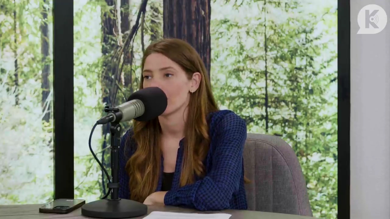 Ashley-Greene-dot-nl_TheTwilightEffectPostcast-Aflevering9NewMoonRewatchPart3of3-1692.jpg Ashley-Greene-dot-nl_TheTwilightEffectPostcast-Aflevering9NewMoonRewatchPart3of3-1692.jpg