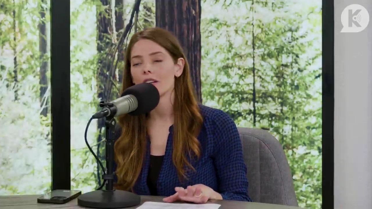 Ashley-Greene-dot-nl_TheTwilightEffectPostcast-Aflevering9NewMoonRewatchPart3of3-1700.jpg Ashley-Greene-dot-nl_TheTwilightEffectPostcast-Aflevering9NewMoonRewatchPart3of3-1700.jpg