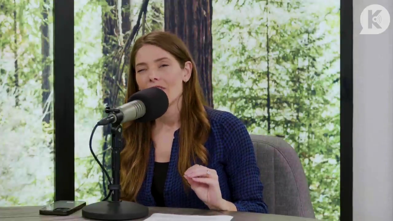 Ashley-Greene-dot-nl_TheTwilightEffectPostcast-Aflevering9NewMoonRewatchPart3of3-1702.jpg Ashley-Greene-dot-nl_TheTwilightEffectPostcast-Aflevering9NewMoonRewatchPart3of3-1702.jpg