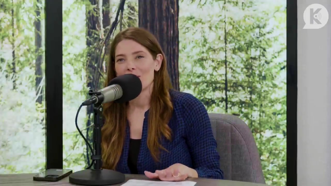 Ashley-Greene-dot-nl_TheTwilightEffectPostcast-Aflevering9NewMoonRewatchPart3of3-1704.jpg Ashley-Greene-dot-nl_TheTwilightEffectPostcast-Aflevering9NewMoonRewatchPart3of3-1704.jpg