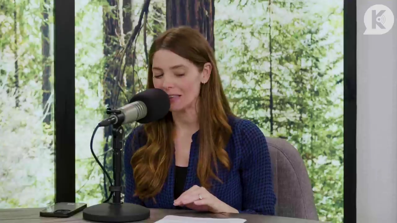 Ashley-Greene-dot-nl_TheTwilightEffectPostcast-Aflevering9NewMoonRewatchPart3of3-1709.jpg Ashley-Greene-dot-nl_TheTwilightEffectPostcast-Aflevering9NewMoonRewatchPart3of3-1709.jpg