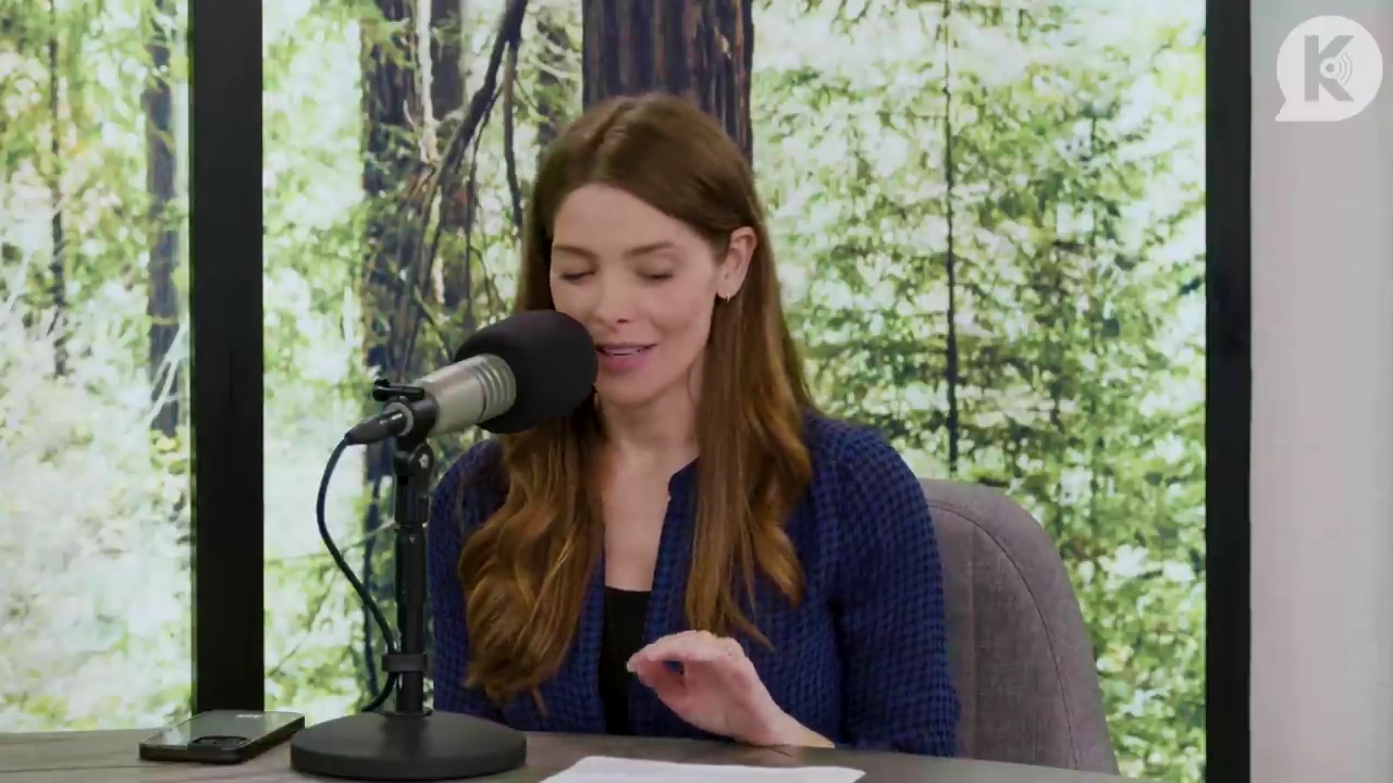 Ashley-Greene-dot-nl_TheTwilightEffectPostcast-Aflevering9NewMoonRewatchPart3of3-1712.jpg Ashley-Greene-dot-nl_TheTwilightEffectPostcast-Aflevering9NewMoonRewatchPart3of3-1712.jpg