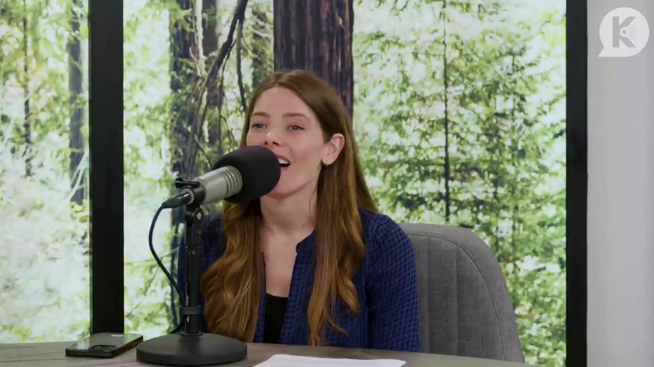 Ashley-Greene-dot-nl_TheTwilightEffectPostcast-Aflevering9NewMoonRewatchPart3of3-1721.jpg Ashley-Greene-dot-nl_TheTwilightEffectPostcast-Aflevering9NewMoonRewatchPart3of3-1721.jpg