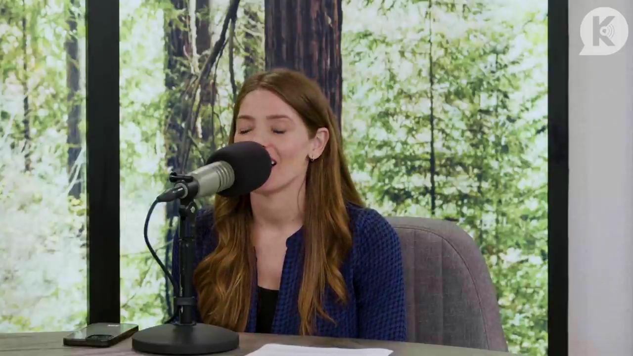 Ashley-Greene-dot-nl_TheTwilightEffectPostcast-Aflevering9NewMoonRewatchPart3of3-1722.jpg Ashley-Greene-dot-nl_TheTwilightEffectPostcast-Aflevering9NewMoonRewatchPart3of3-1722.jpg